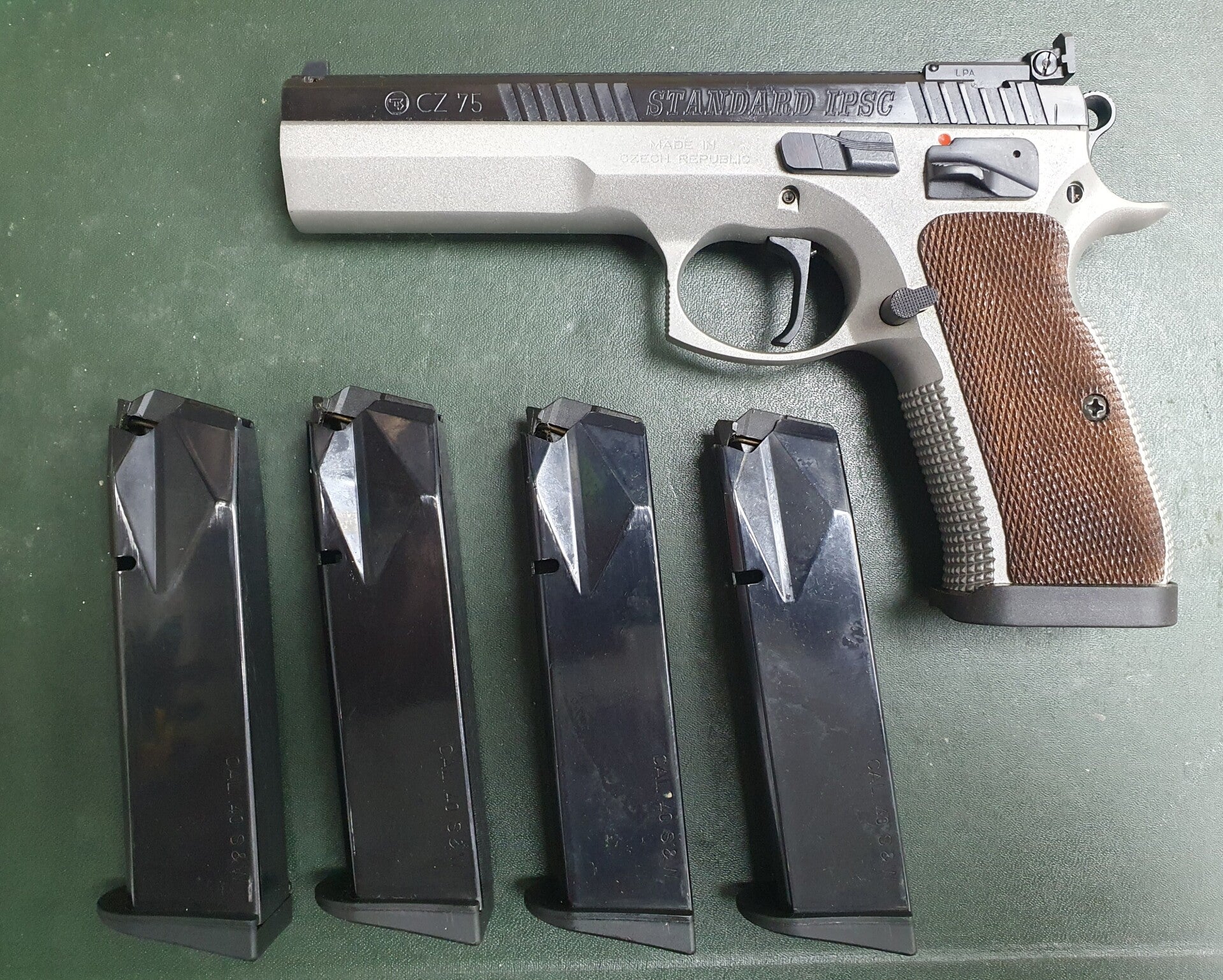 Pistolet CZ 75 STANDARD IPSC Cal. 40 S&W