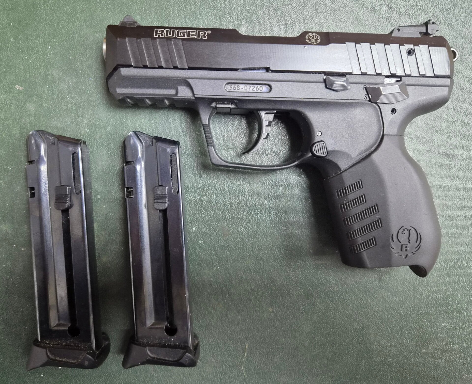 Pistolet RUGER SR22 "FILETE" Cal. 22 LONG RIFLE