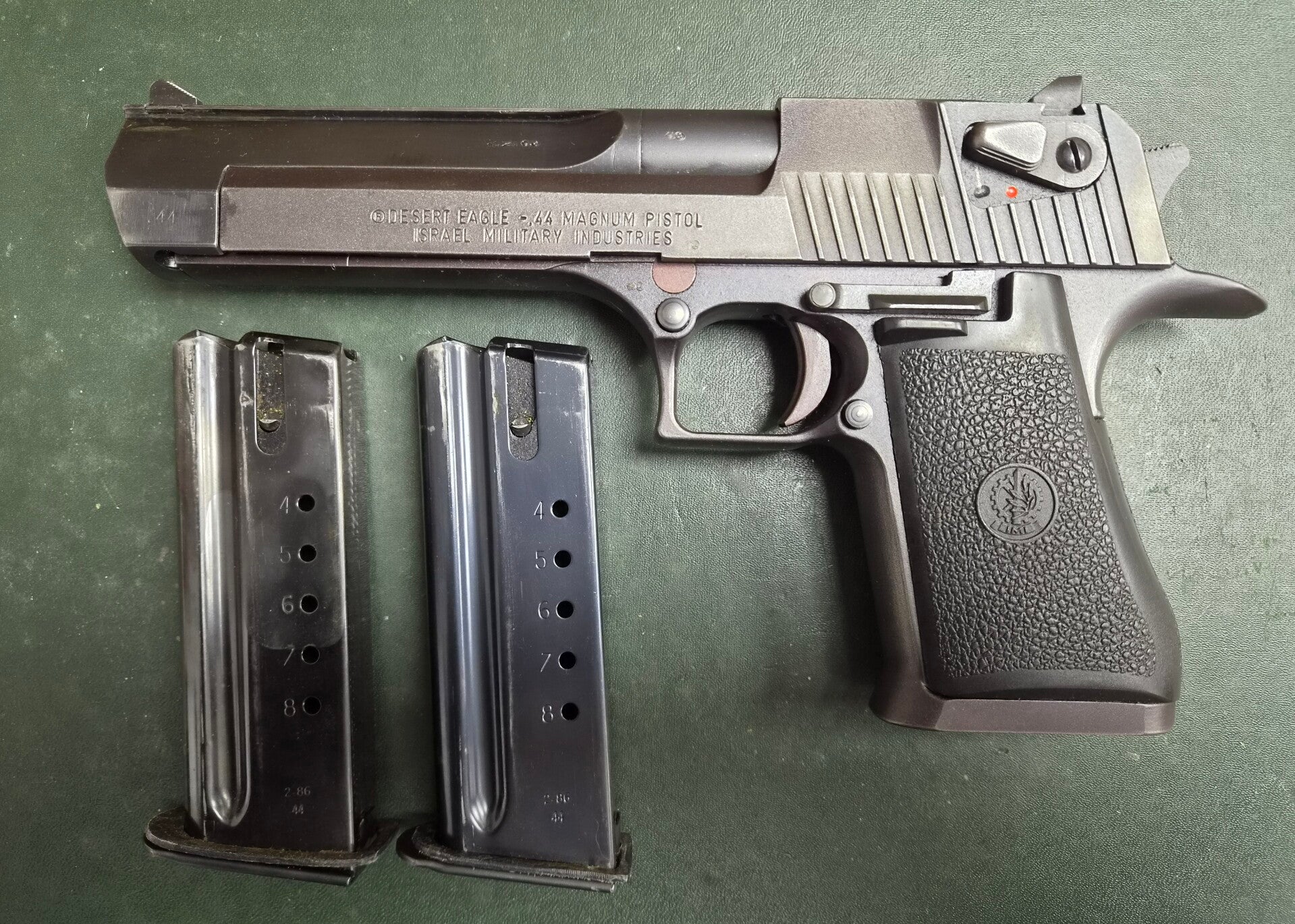 Pistolet IMI DESERT EAGLE Cal. 44 REM MAG