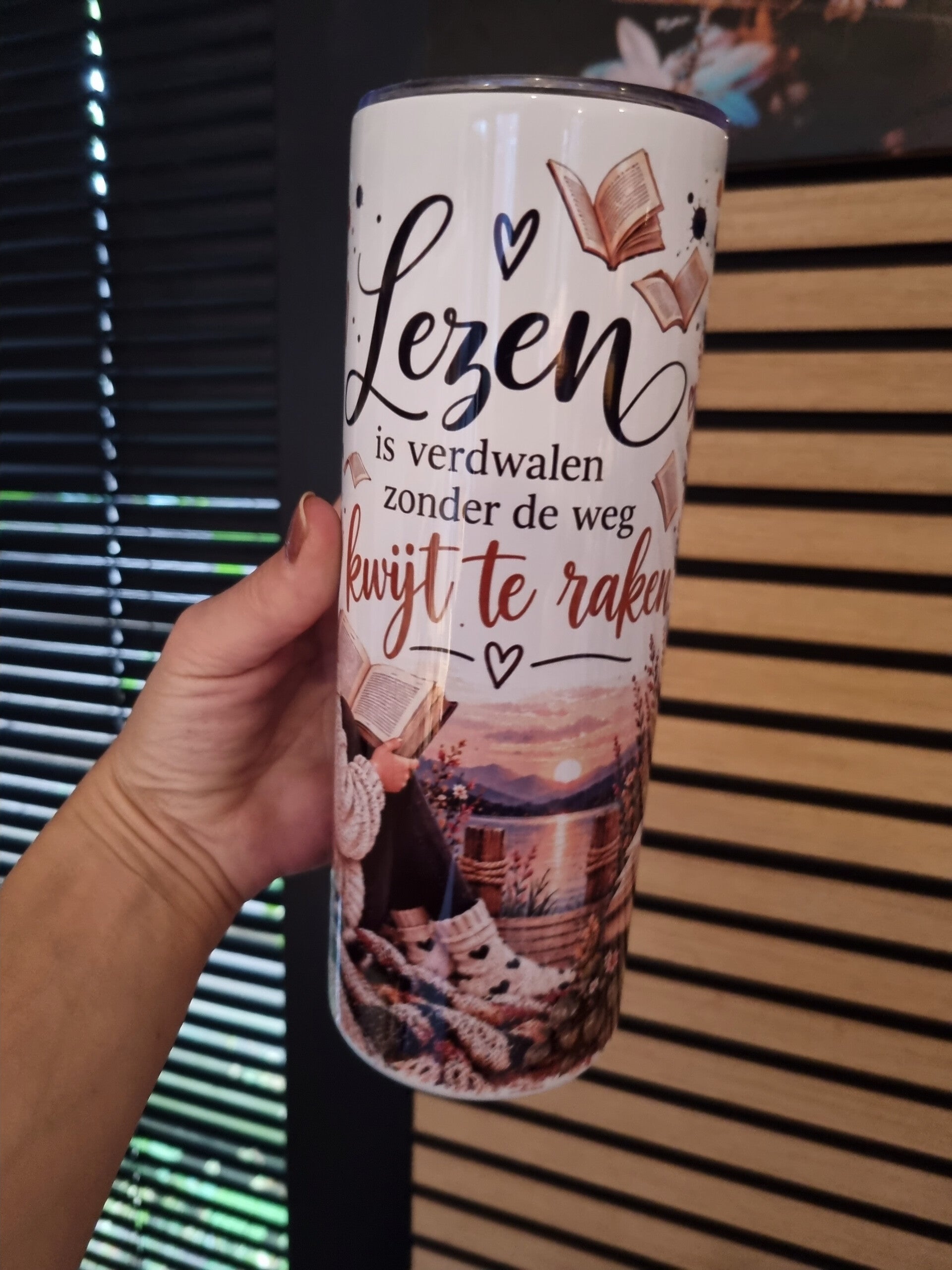 Lezen is verdwalen zonder de weg kwijt te raken.