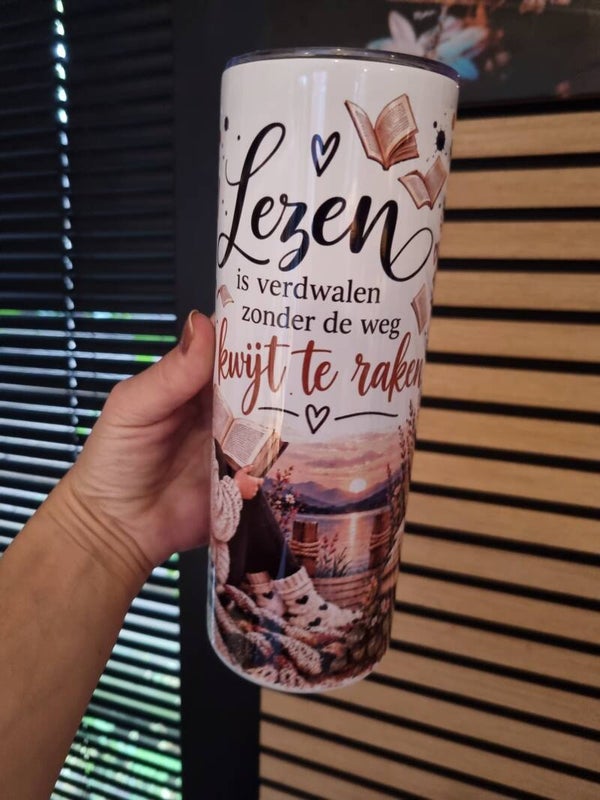 Lezen is verdwalen zonder de weg kwijt te raken.