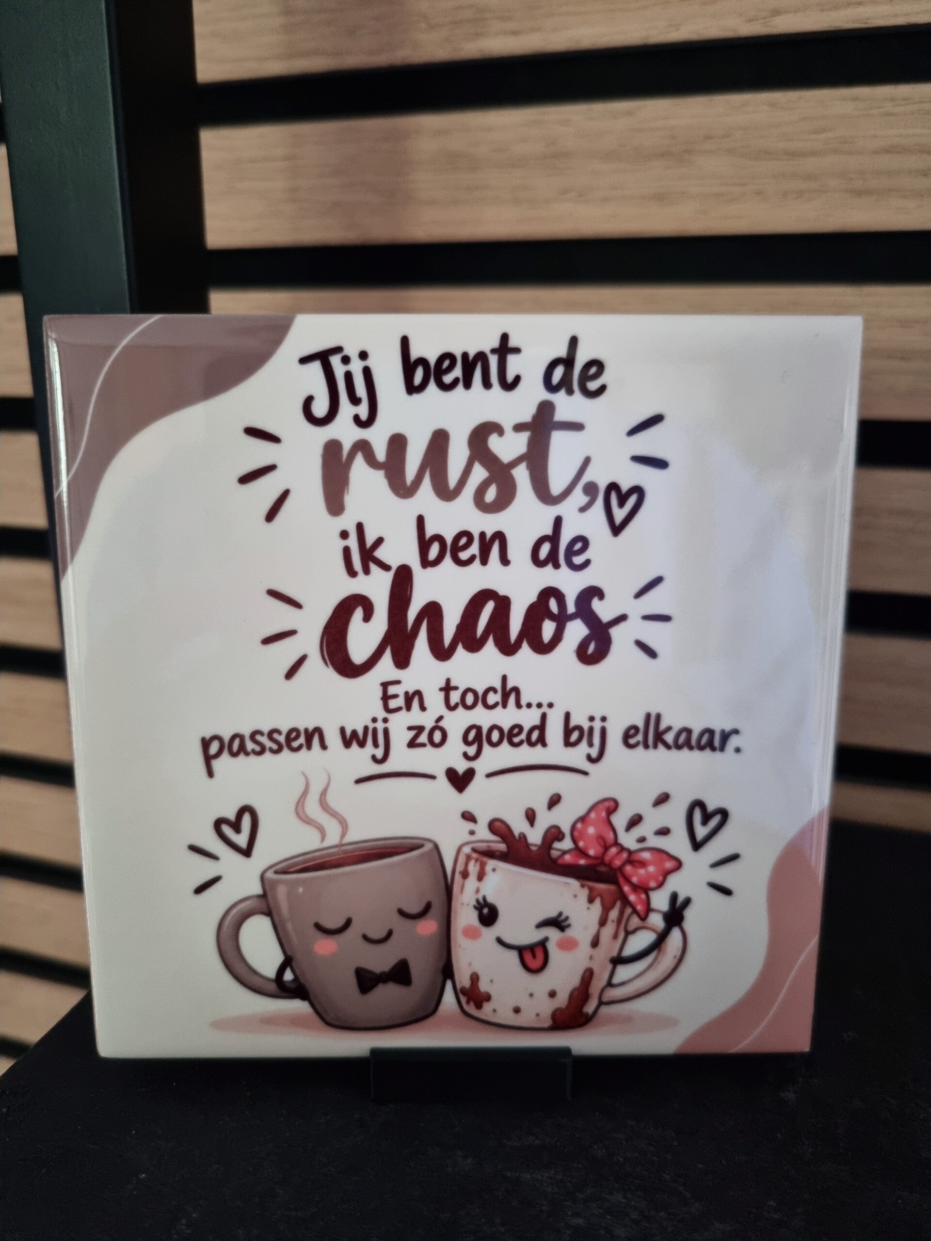 Jij bent de rust, ik ben de chaos” en de boodschap “En toch… passen wij zó goed bij elkaar.