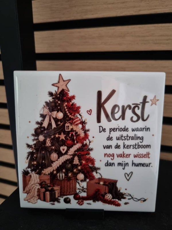 Kerst. De periode waarin de uitstraling van de kerstboom nog vaker wisselt dan mijn humeur.