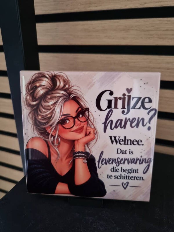 Grijze haren? Welnee. Dat is levenservaring die begint te schitteren.
