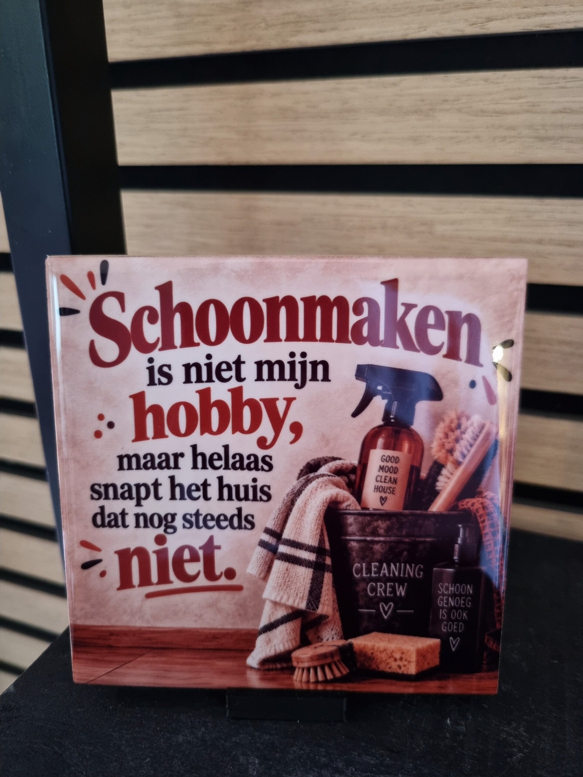 Schoonmaken is niet mijn hobby, maar helaas snapt het huis dat nog steeds niet.