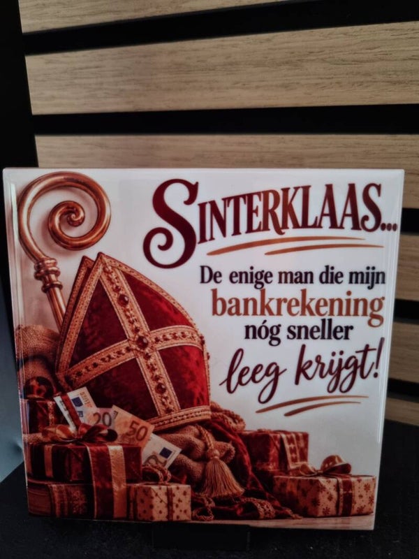 Sinterklaas... De enige man die mijn bankrekening nóg sneller leeg krijgt!