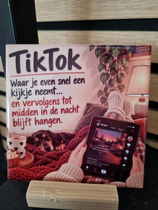 TikTok: Waar je even snel een kijkje neemt... en vervolgens tot midden in de nacht blijft hangen.