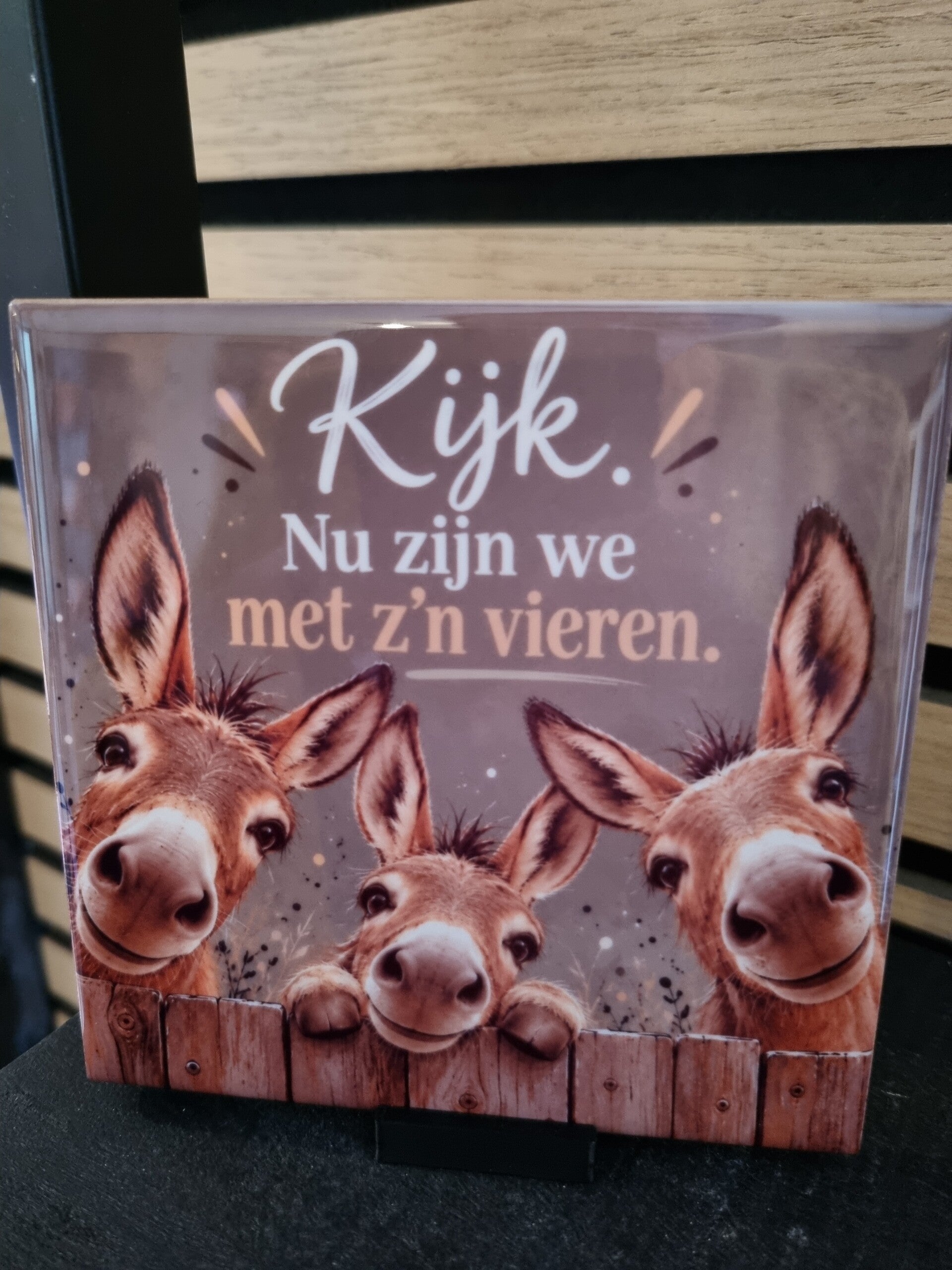 Kijk. Nu zijn we met z’n vieren.