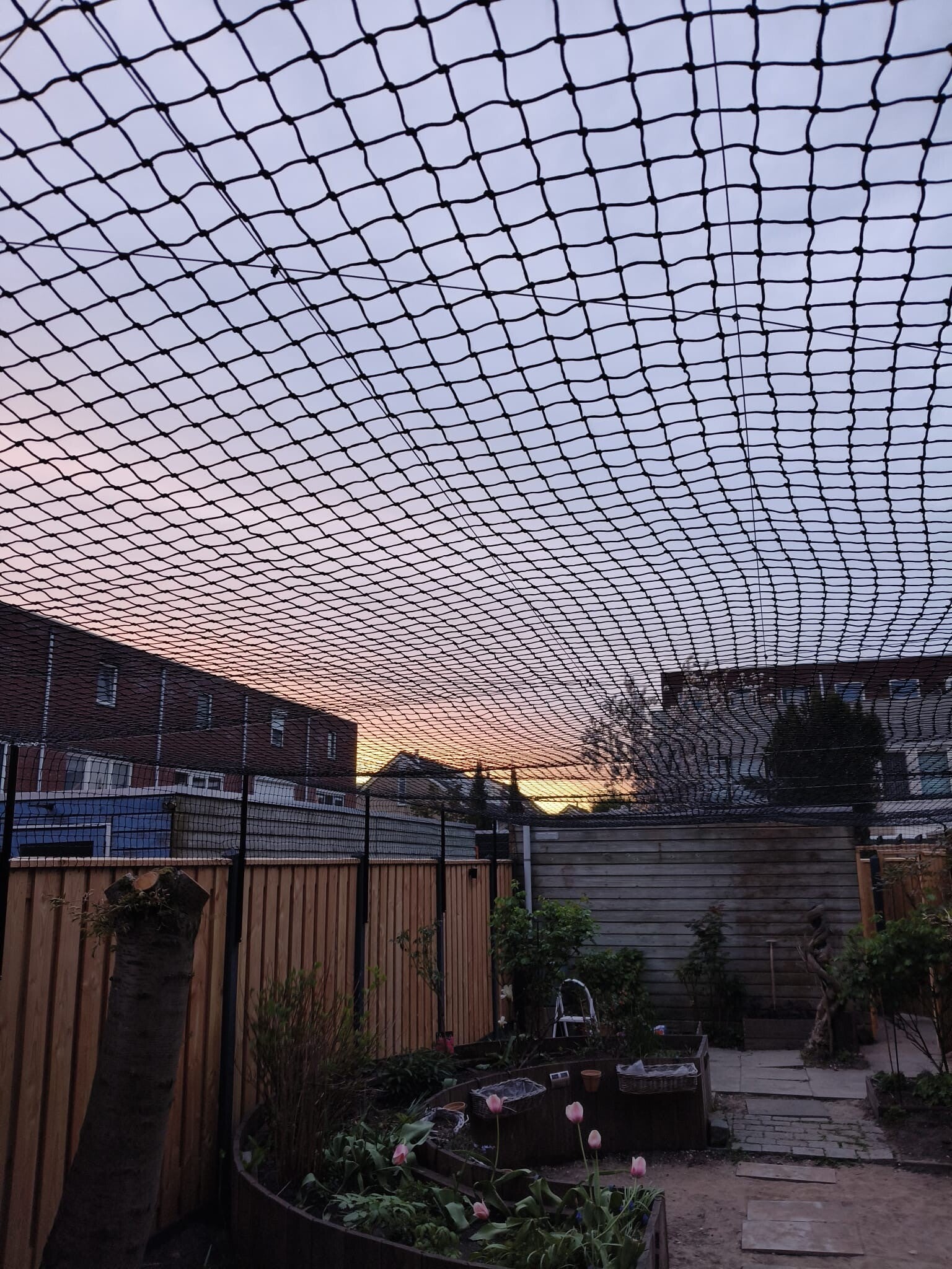 net op het balkon