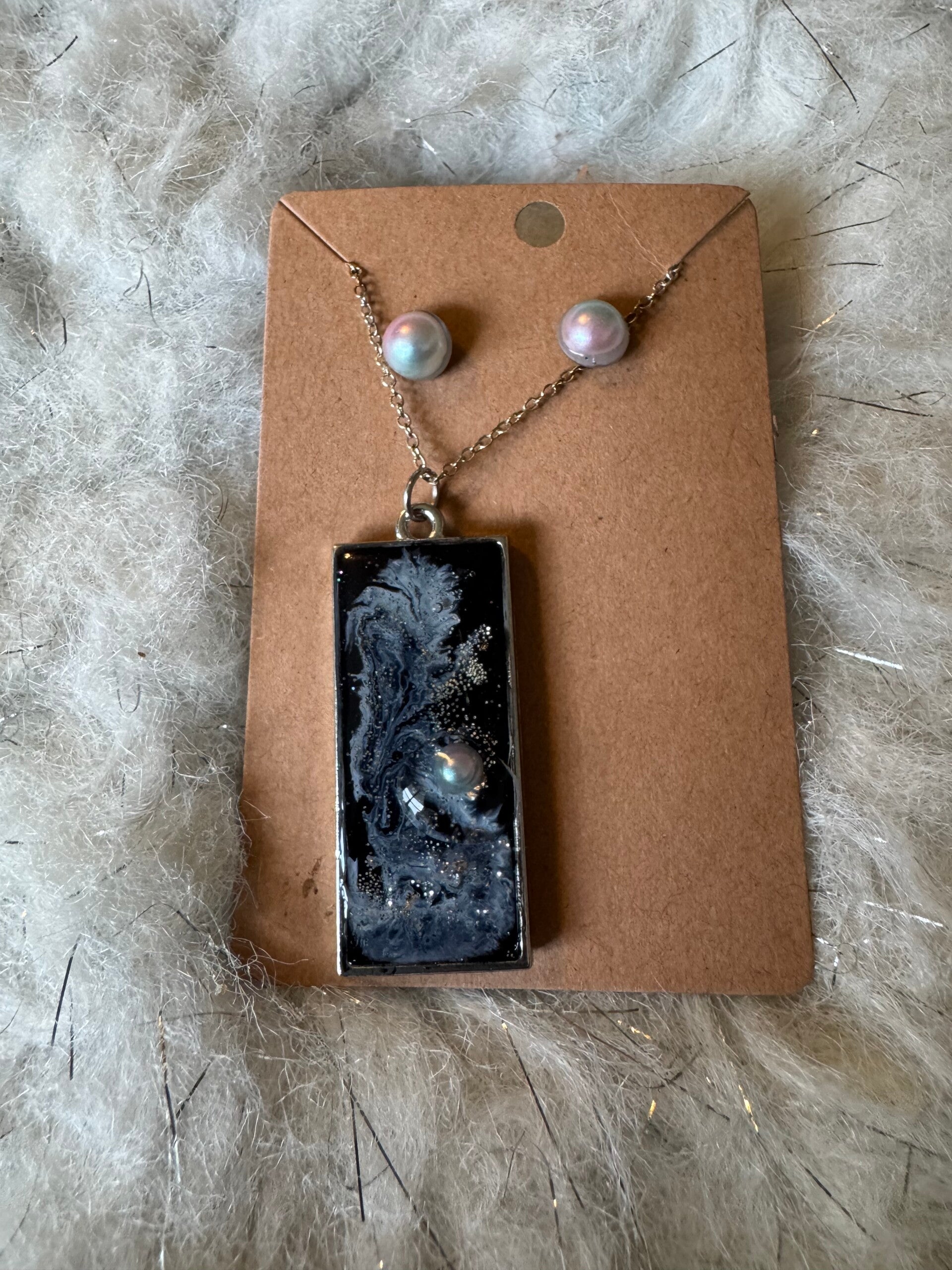 Necklace and earring set