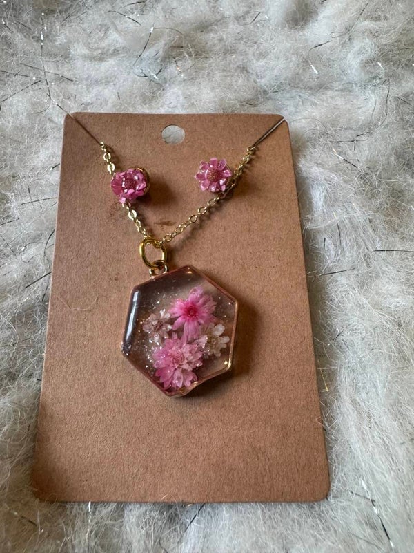 Necklace and earring set