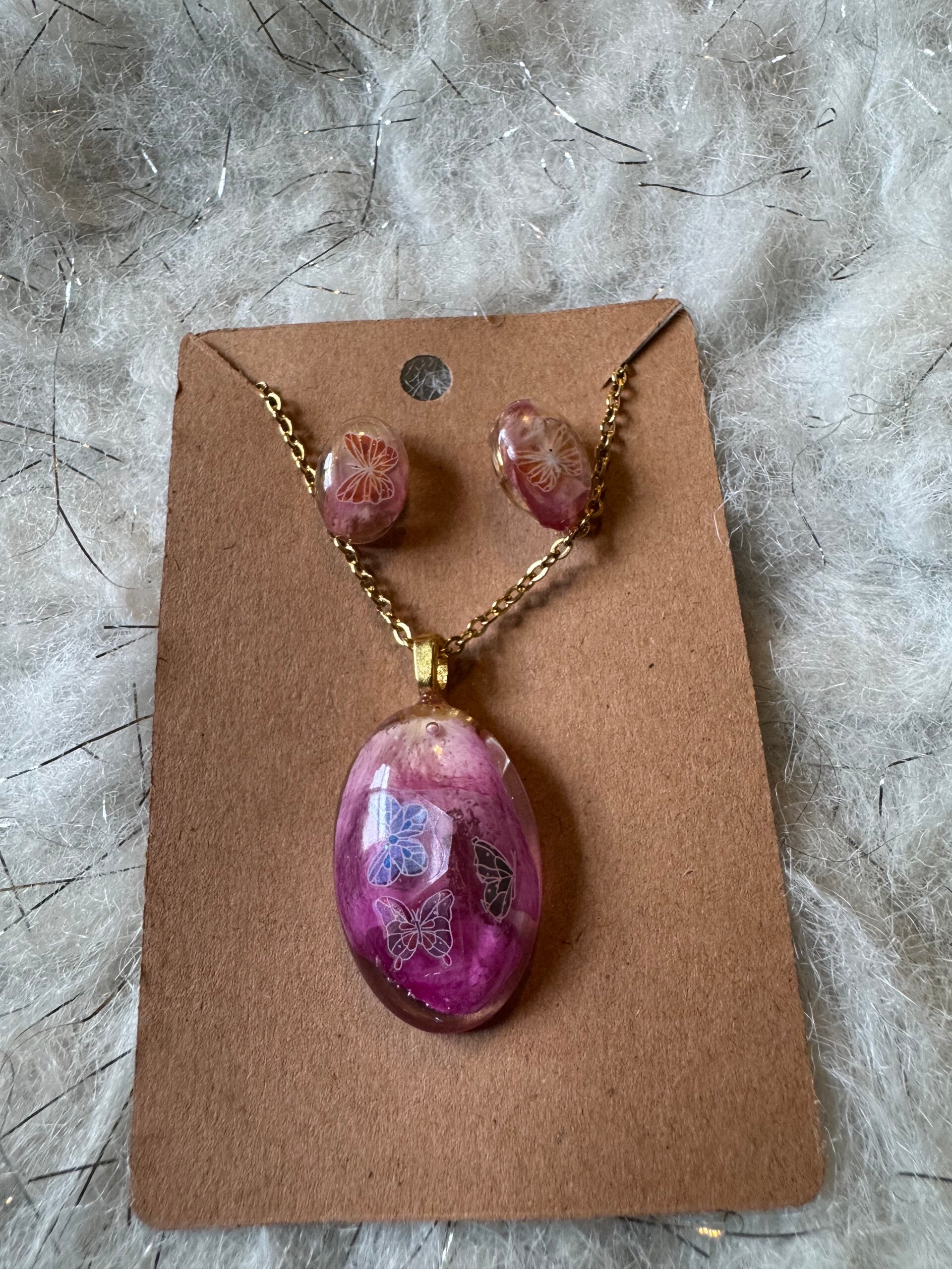 Necklace and earring set