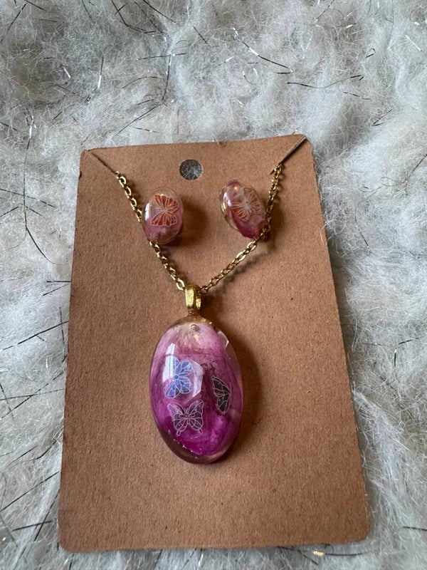 Necklace and earring set