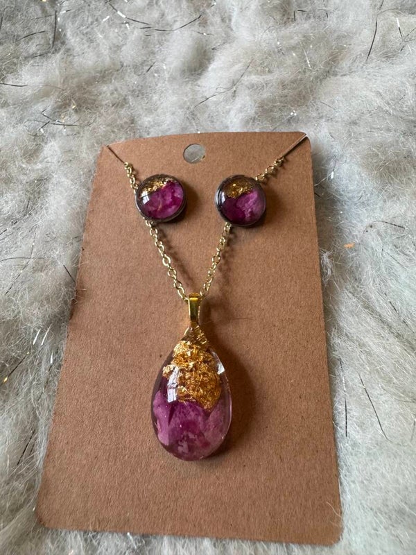 Necklace and earring set