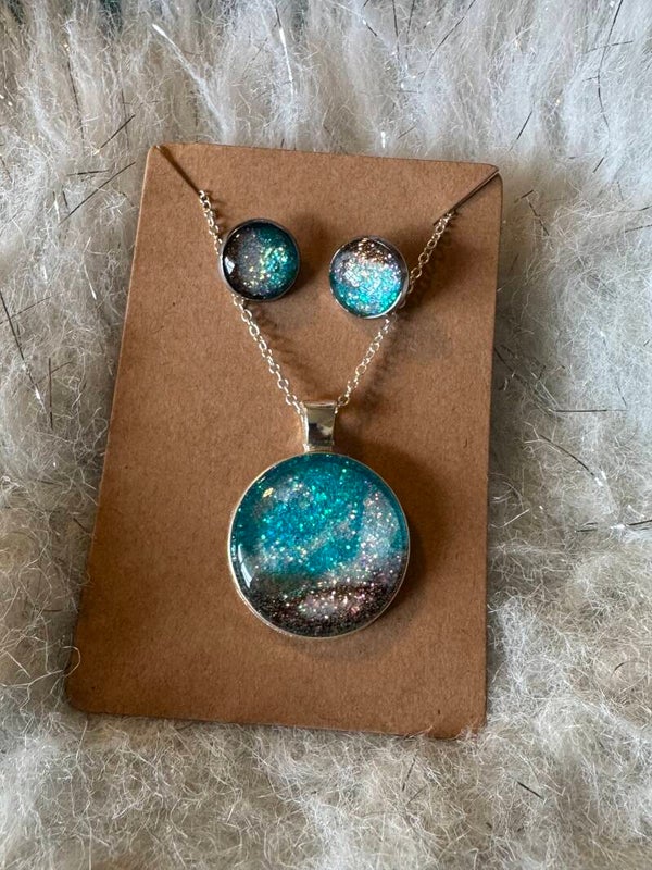 Necklace and earring set