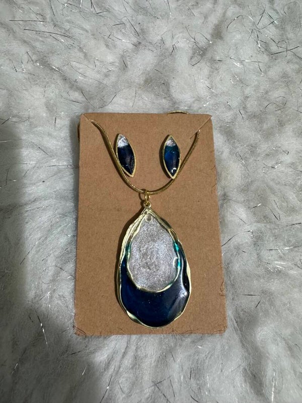 Necklace and earring set
