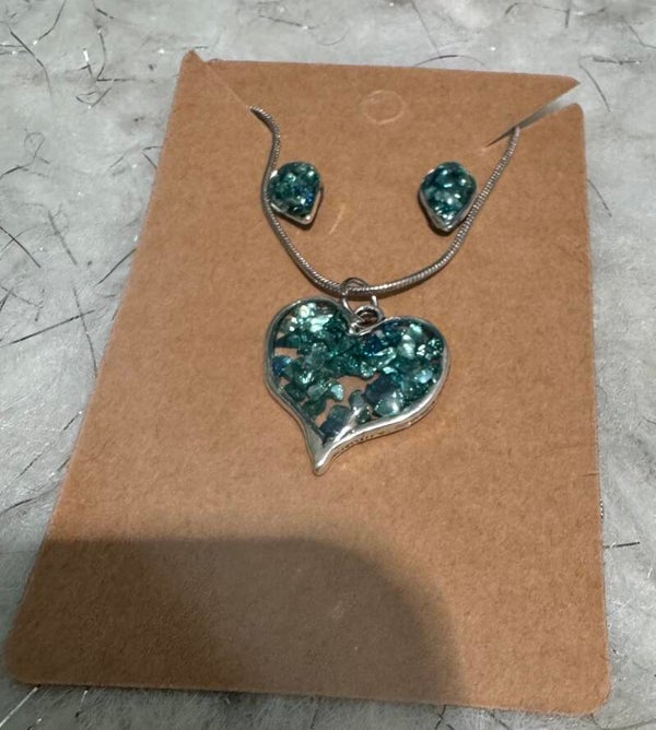 Necklace and earring set