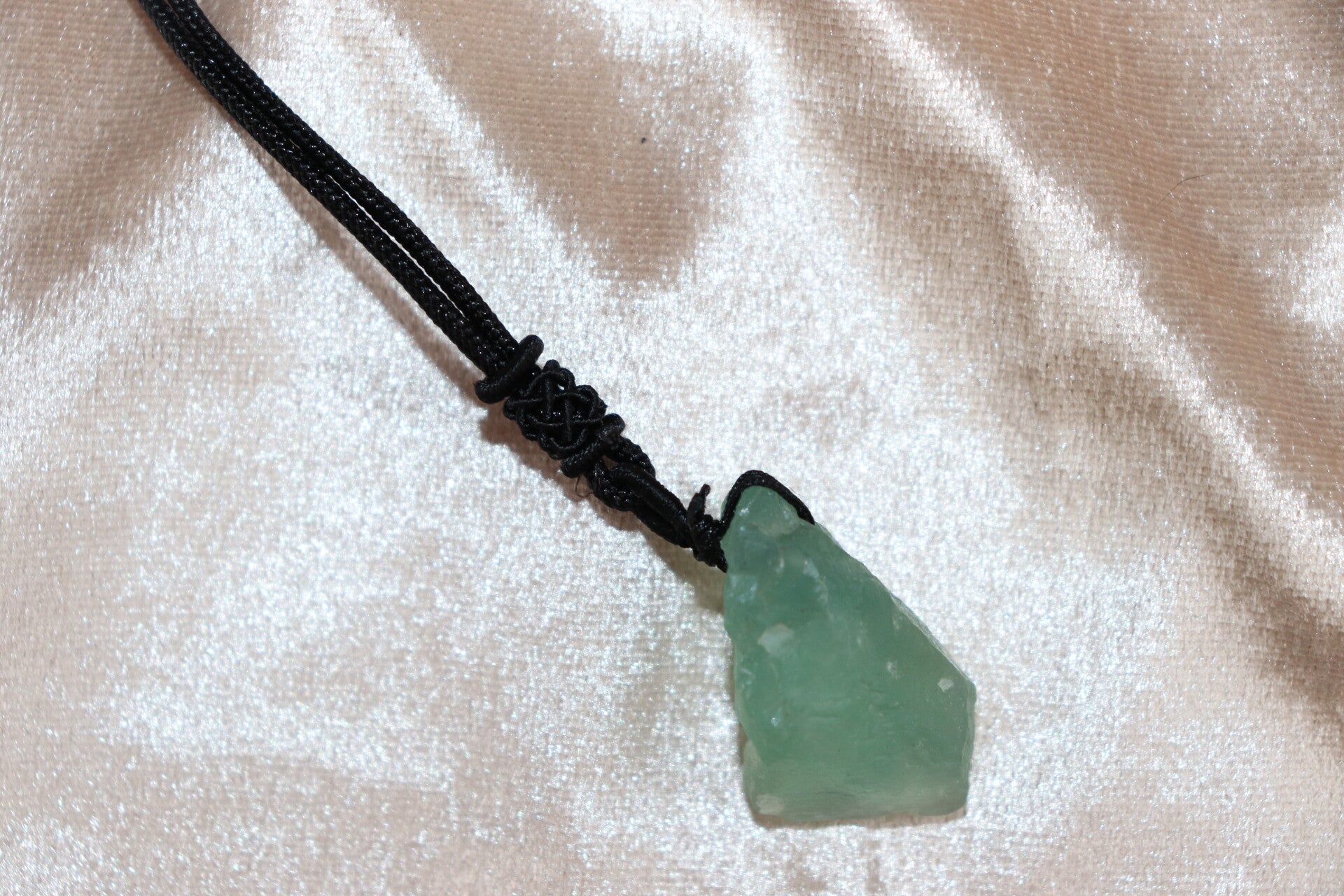 Halskette aus Rohem Grünen Fluorit