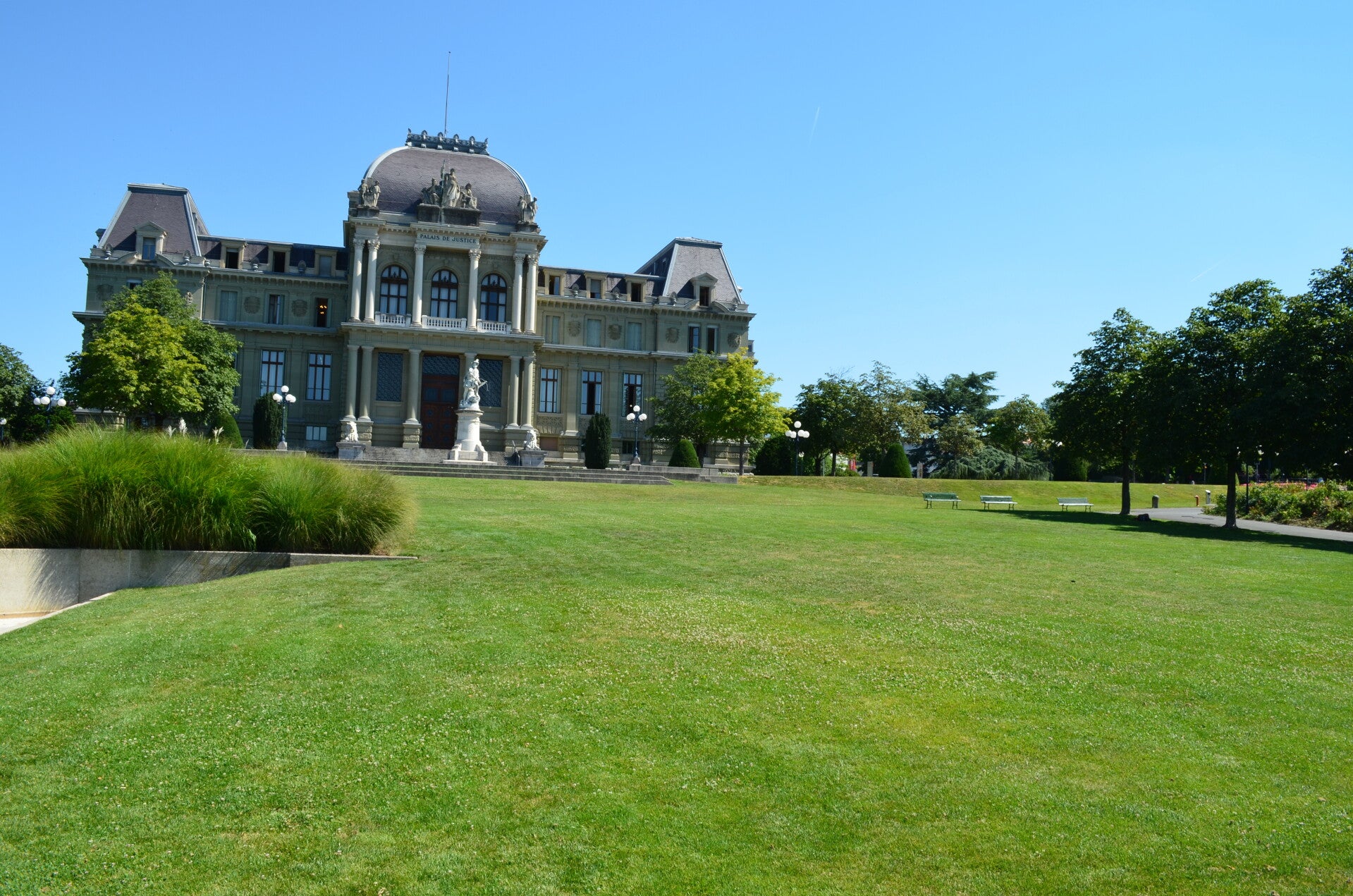 Esplanade de Montbenon