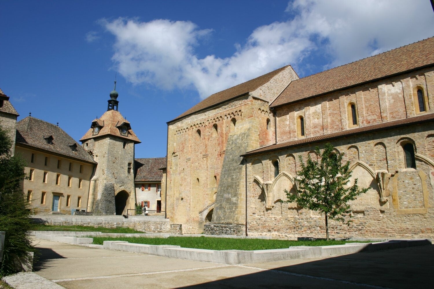 Abbatiale romane en pierre