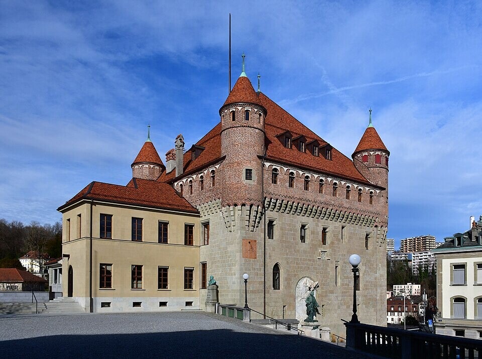 Architecture historique et rues d’une vieille ville suisse