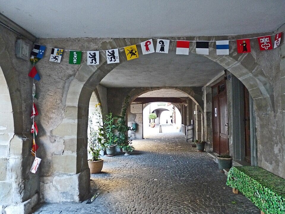 Rue élégante bordée de demeures historiques