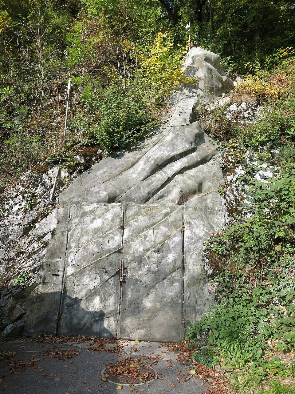 Entrée d'un ancien fort militaire