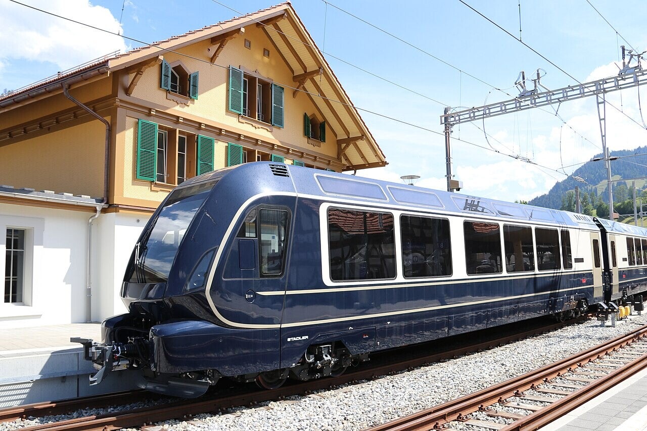 Train panoramique dans un paysage vaudois