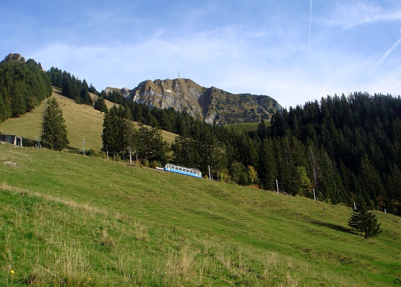 Train panoramique dans un paysage vaudois