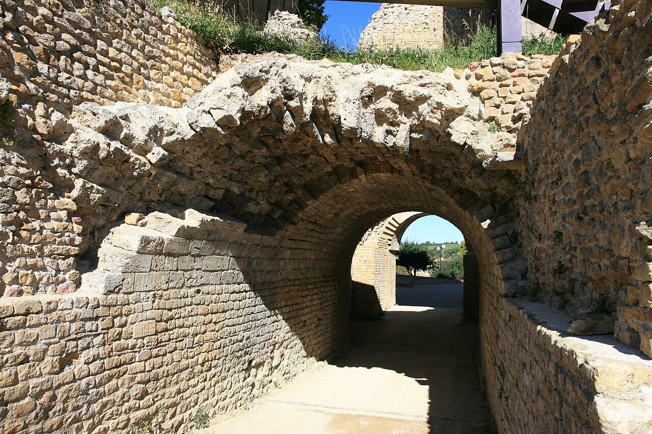 Vestiges romains dans un parc archéologique