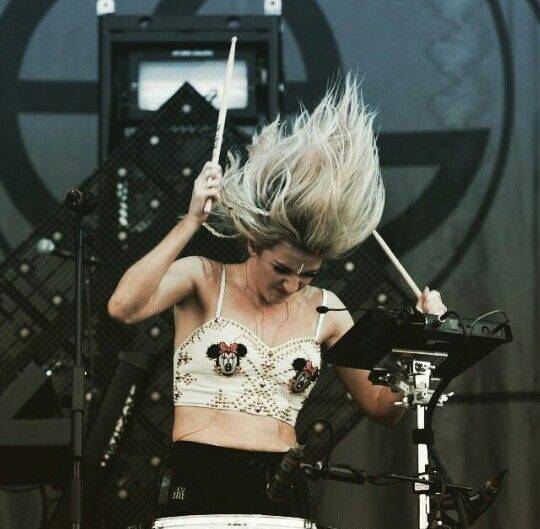 ellie-goulding-24-standard-5gdeom.jpg