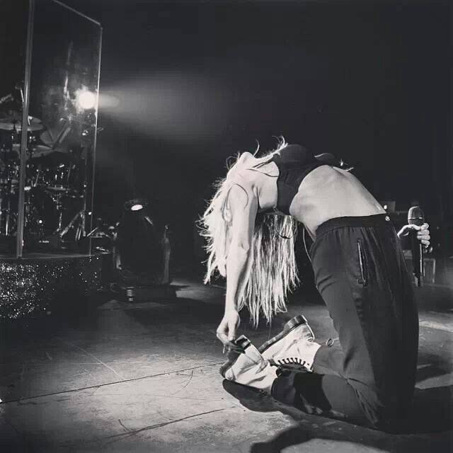 ellie-goulding-27-standard-kxl439.jpg