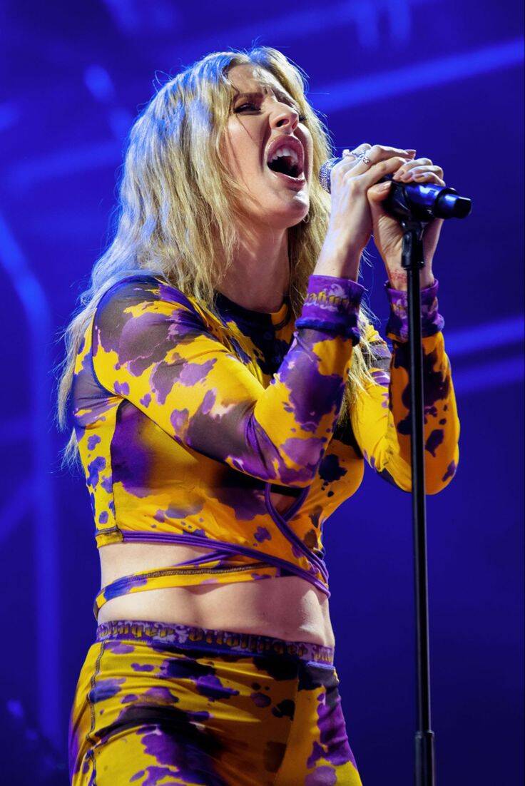 ellie-goulding-30-standard-d08goc.jpg