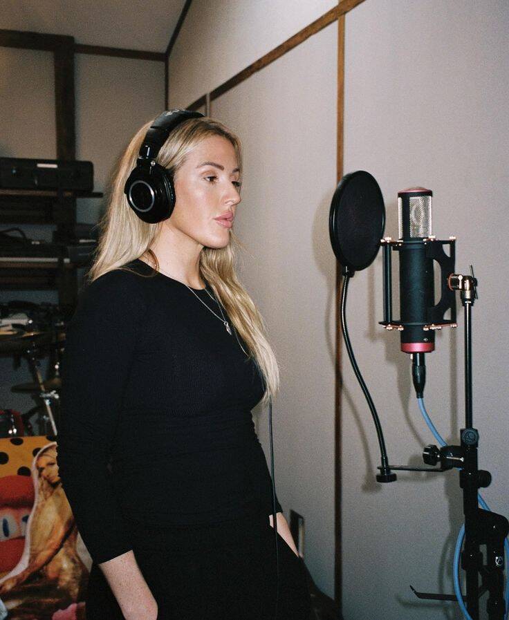ellie-goulding-37-standard-jkdw36.jpg