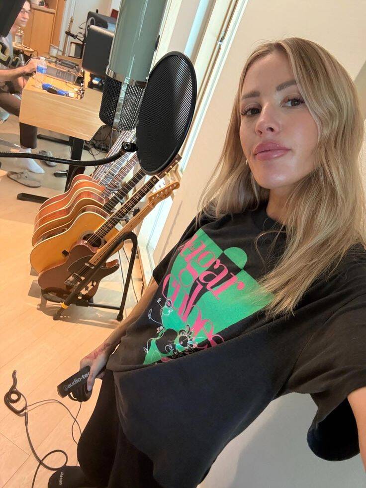 ellie-goulding-38-standard.jpg