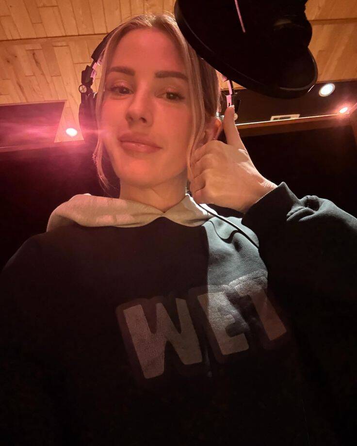 ellie-goulding-42-standard.jpg