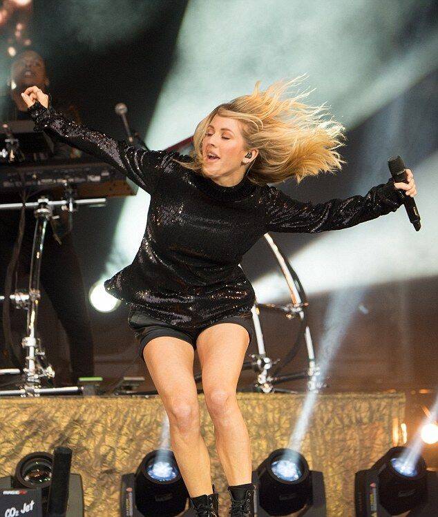ellie-goulding-shows-off-her-incredibly-toned-legs-standard-4tc3ol.jpg