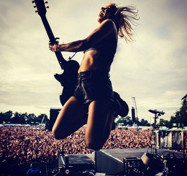 ellie-goulding-standard-3li3cm.jpg