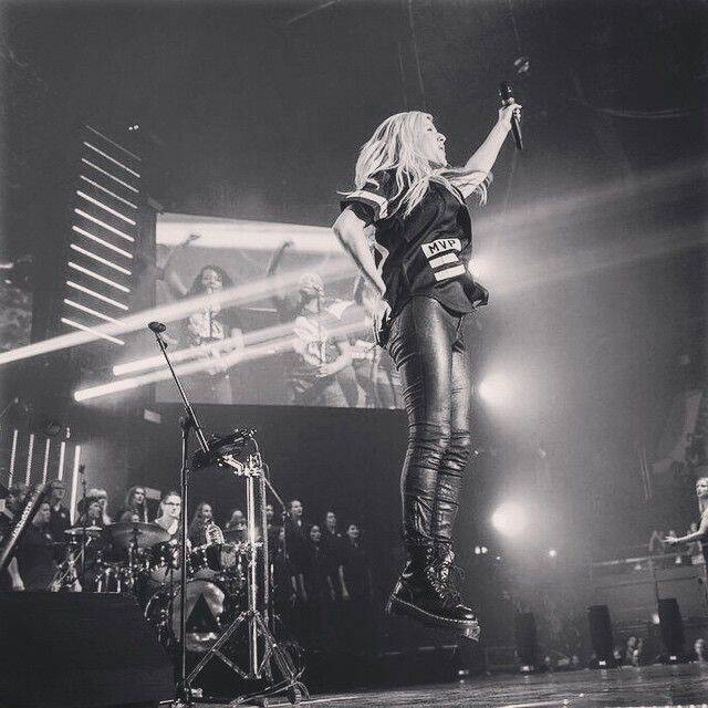 elliegoulding-black-whit-standard-wce3i7.jpg