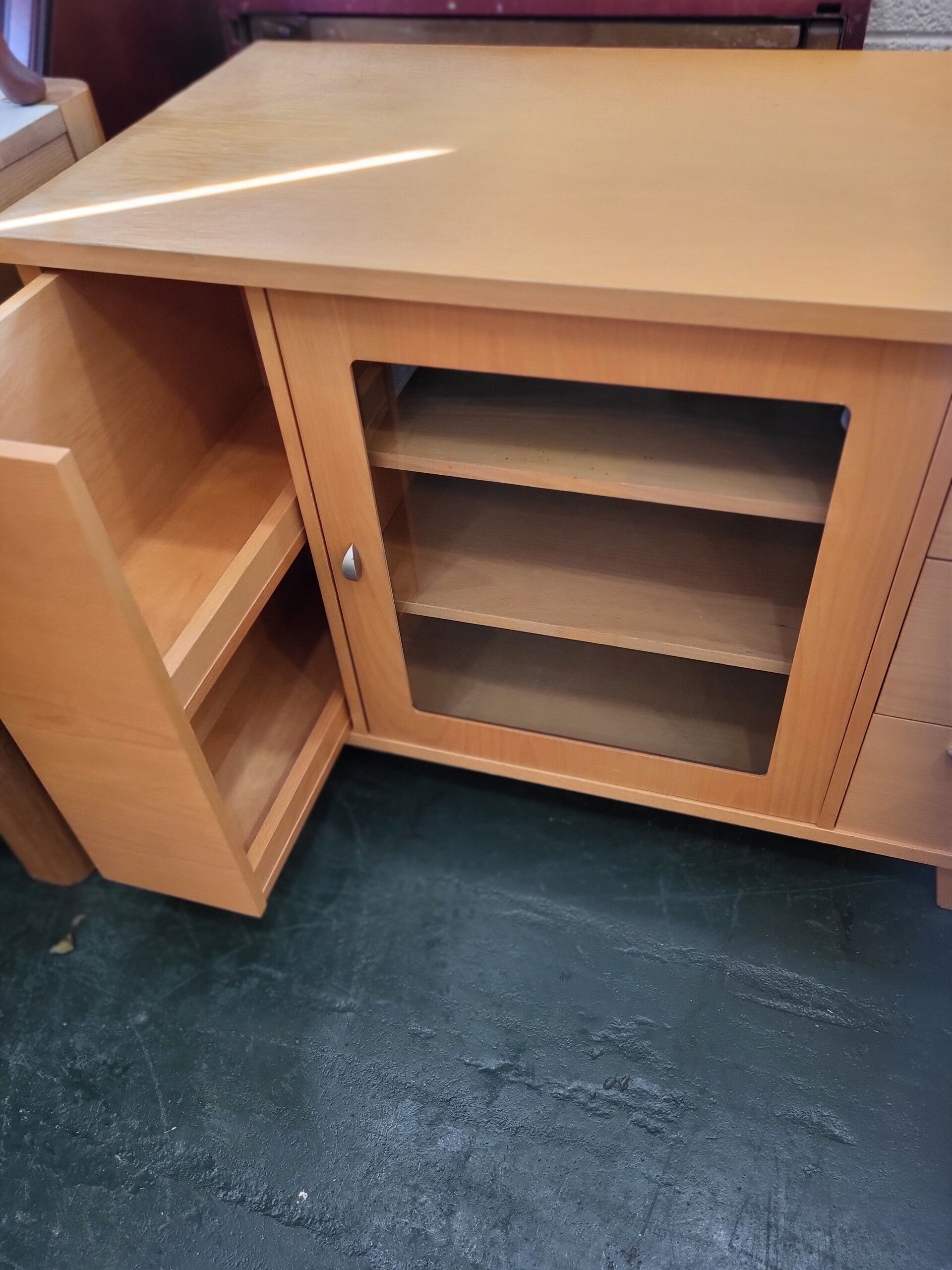 A very nice,solid media unit