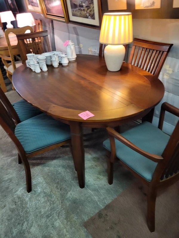 Good extending Dining table and six chairs