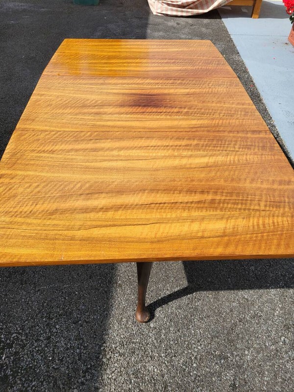 Drop leaf table