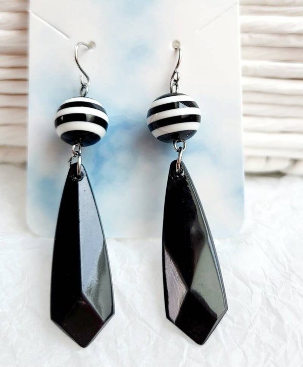 Boucles d oreilles  noires et blanches