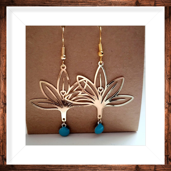 boucles d' oreilles  crochets dorés (possibilité de recommander  légèrement différente))