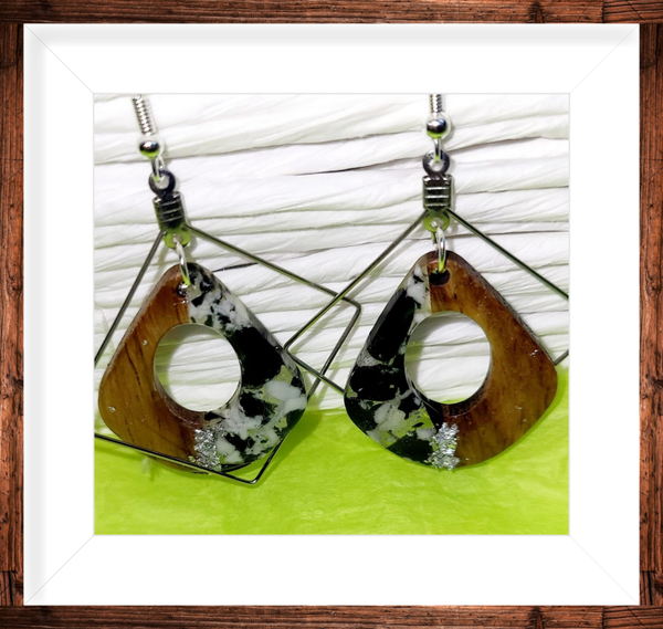 boucles oreilles crochets en bois et resine