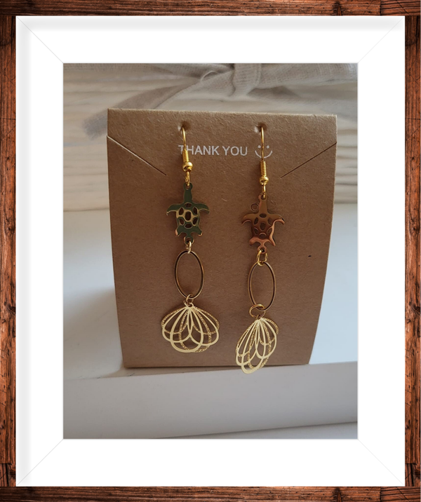 boucles d' oreilles   crochets dorés (possibilité de recommander  légèrement différente))