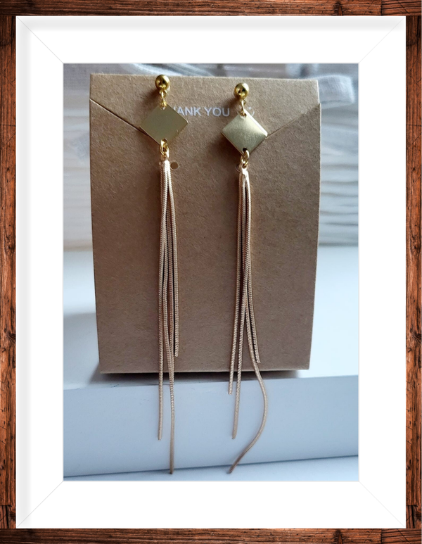 clous d' oreilles    dorés