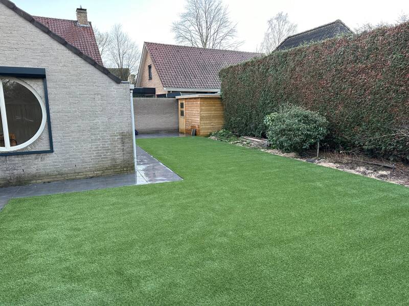 Aanleg kunstgras met spuitbuslijm