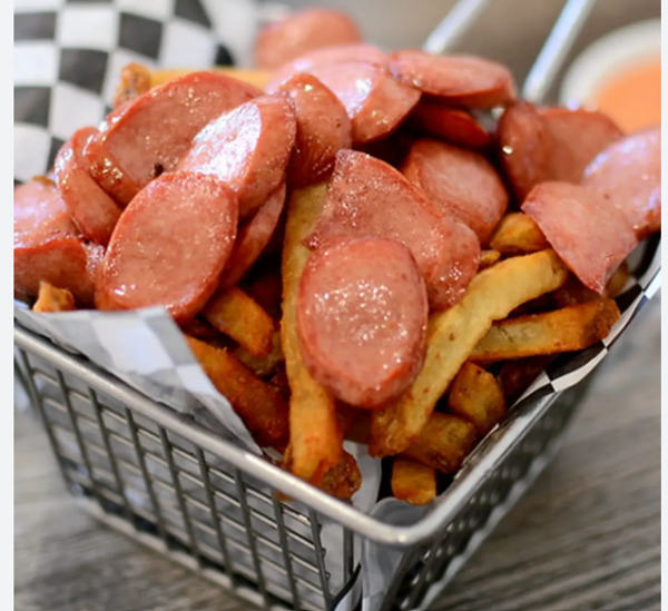 Salchipapa Gratis con cóctel