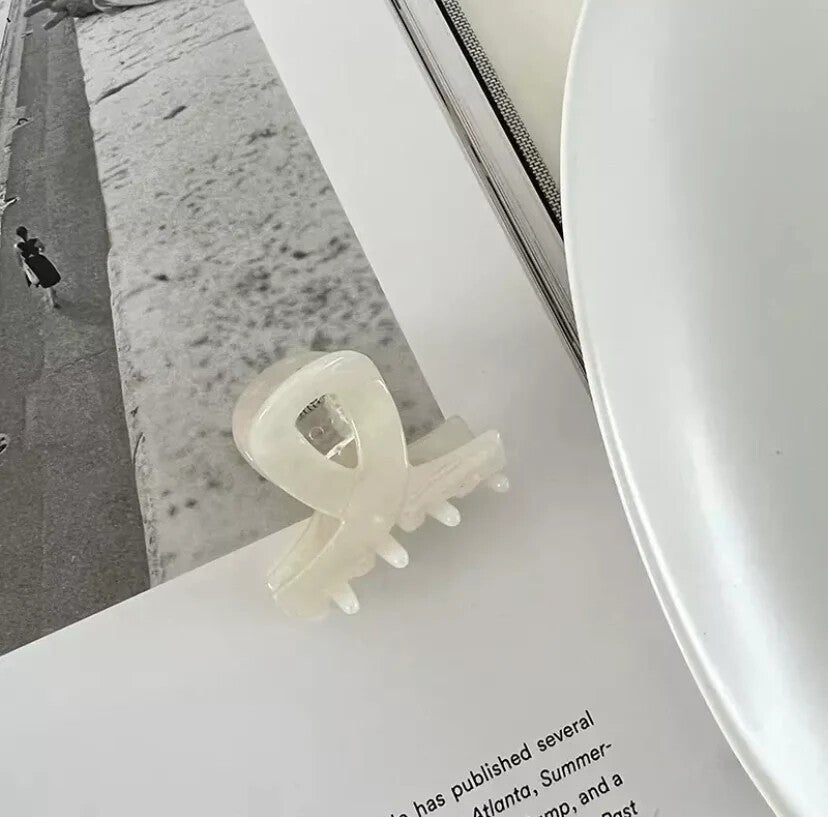 Hairclip shadi White